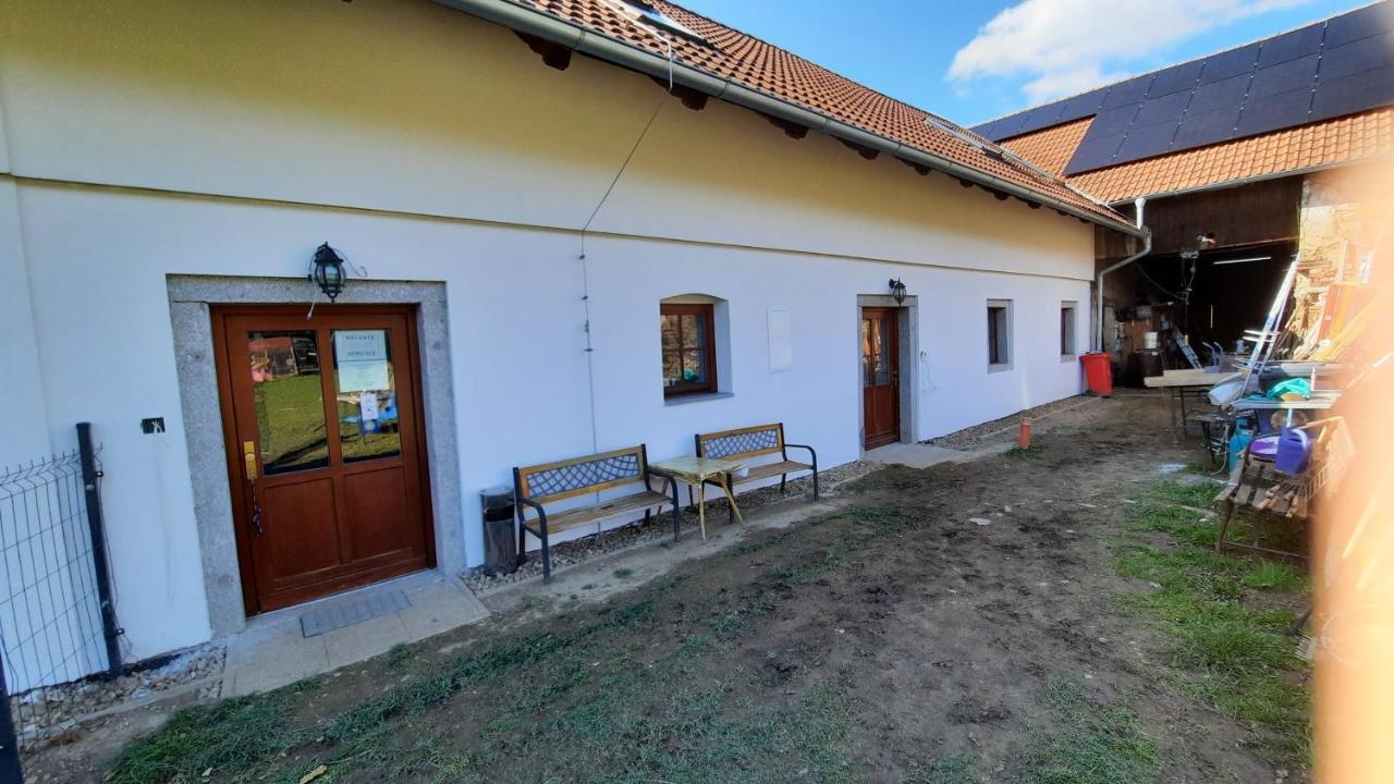 Podkrovi V Jihoceskem Statku Nemejice Bagian luar foto