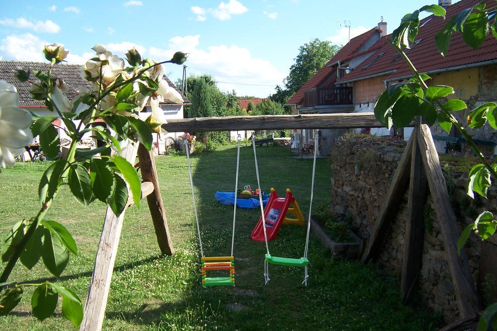 Podkrovi V Jihoceskem Statku Nemejice Bagian luar foto